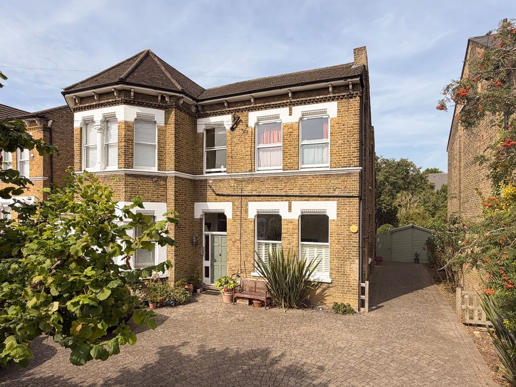 Property photo 2 of 18