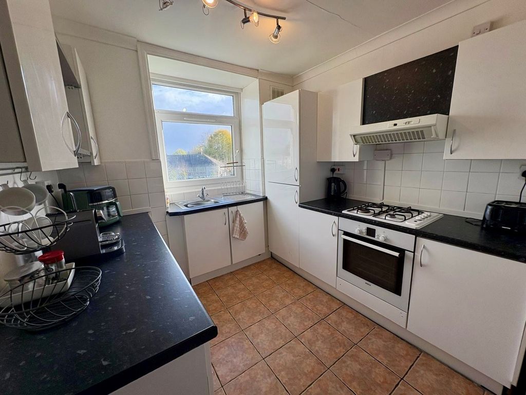 Property photo 3 of 7 Kitchen