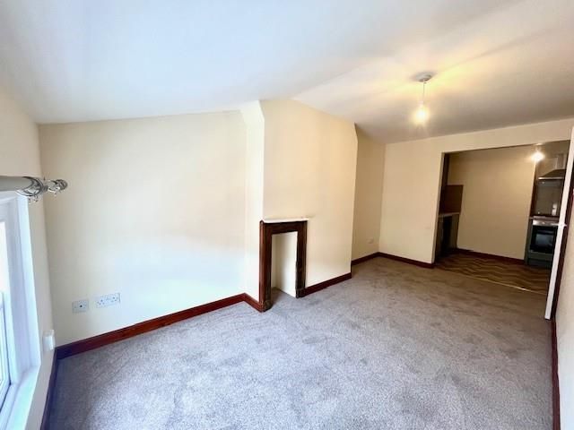 Property photo 3 of 7 Photo 9