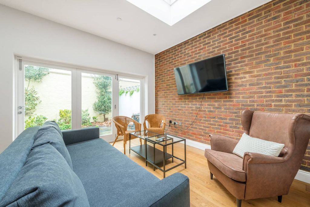 Property photo 2 of 10