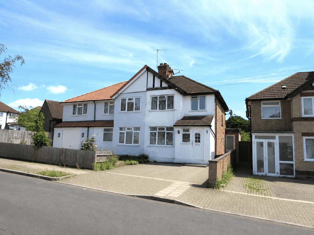 Property photo 1 of 11 Windsor Road, Harrow Middlesex Ha3