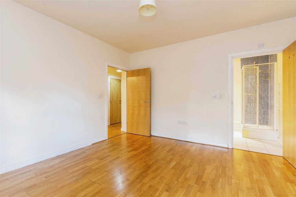 Property photo 2 of 8 Solomonscourt451Highroadlondonn120Aw-1 (6).Jpg