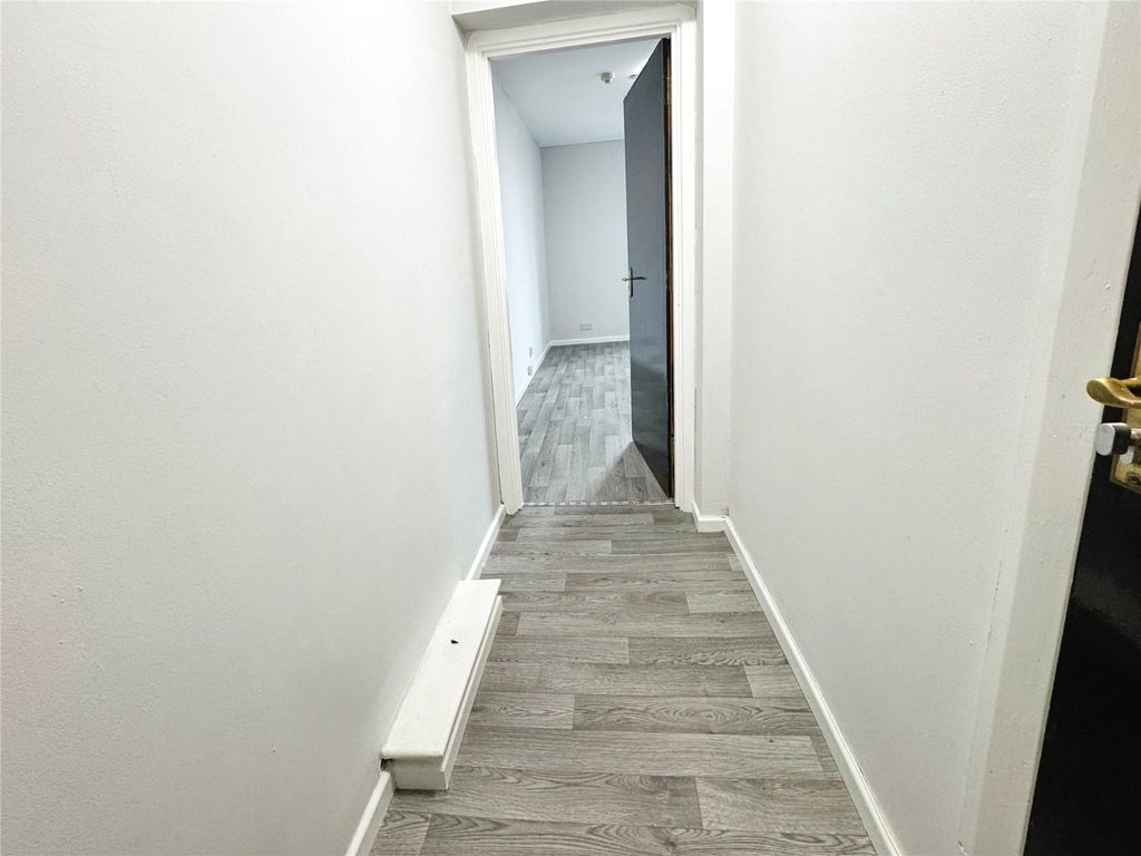Property photo 2 of 5 Entrance Hall