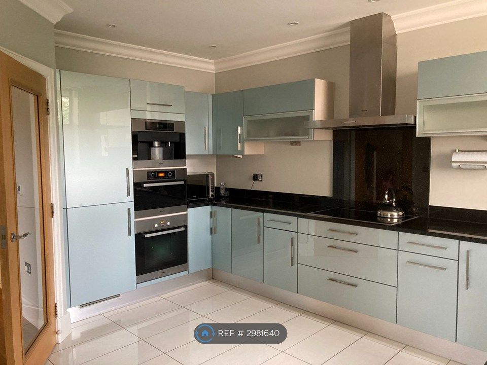 Property photo 3 of 35 Kitchen