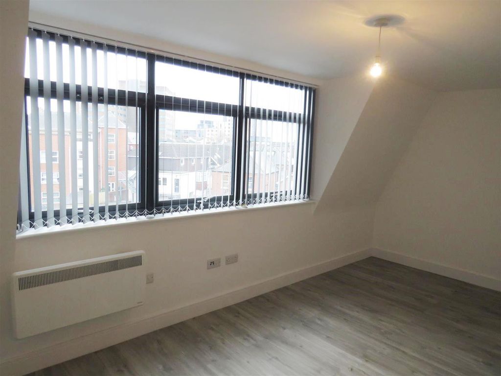 Property photo 3 of 5 Bedroom