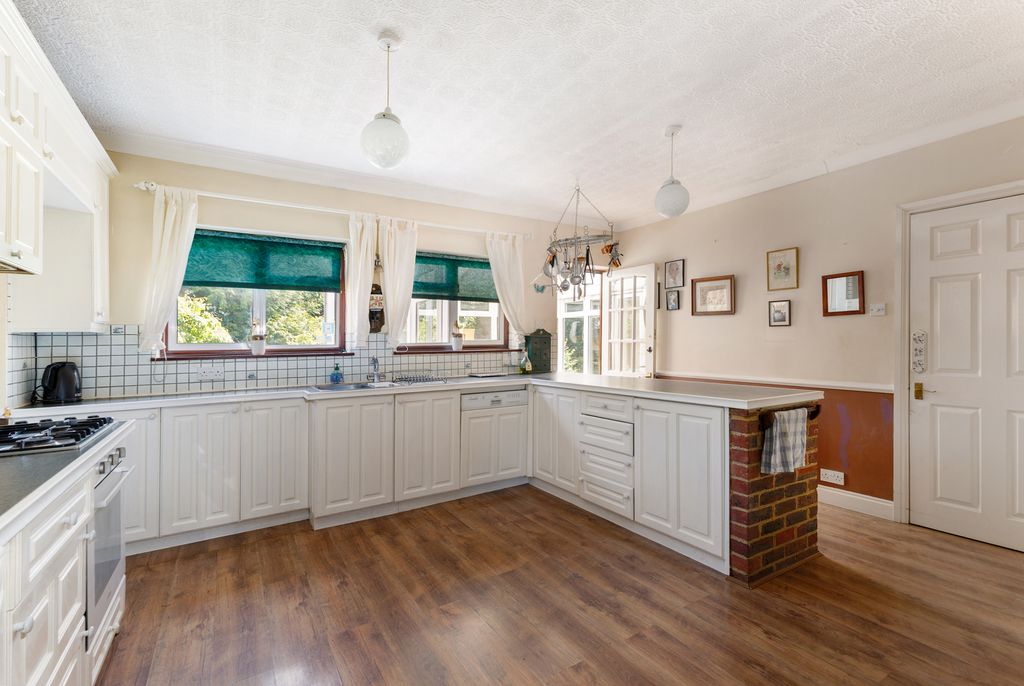 Property photo 1 of 25