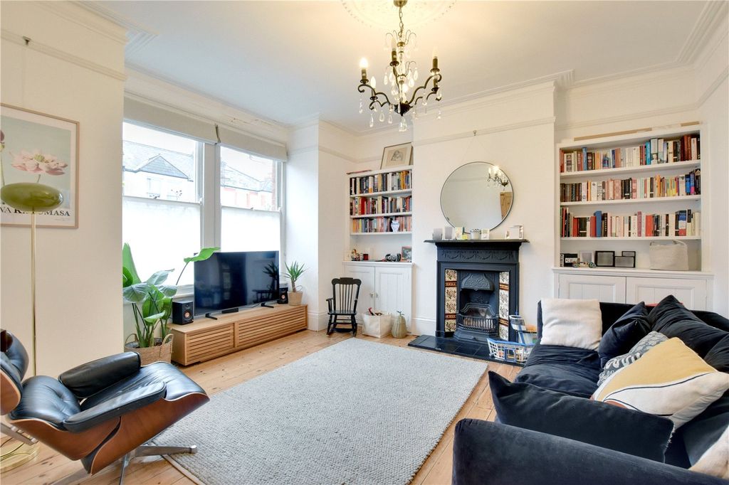 Property photo 2 of 19 Picture No. 23