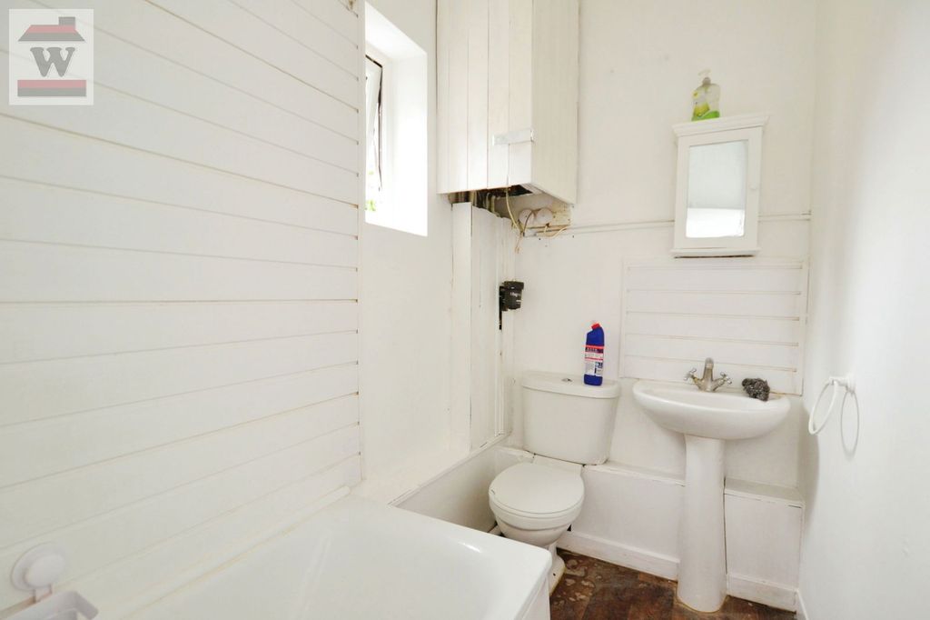 Property photo 3 of 4