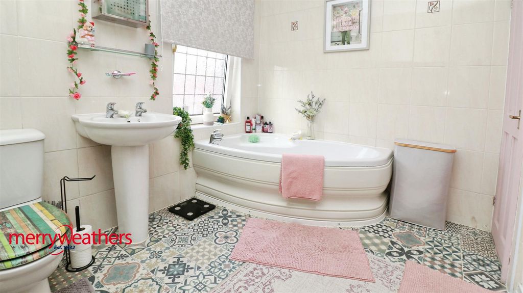 Property photo 3 of 13 Bathroom