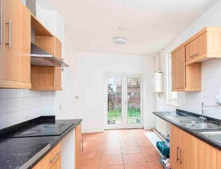 Property photo 2 of 7 Kitchen