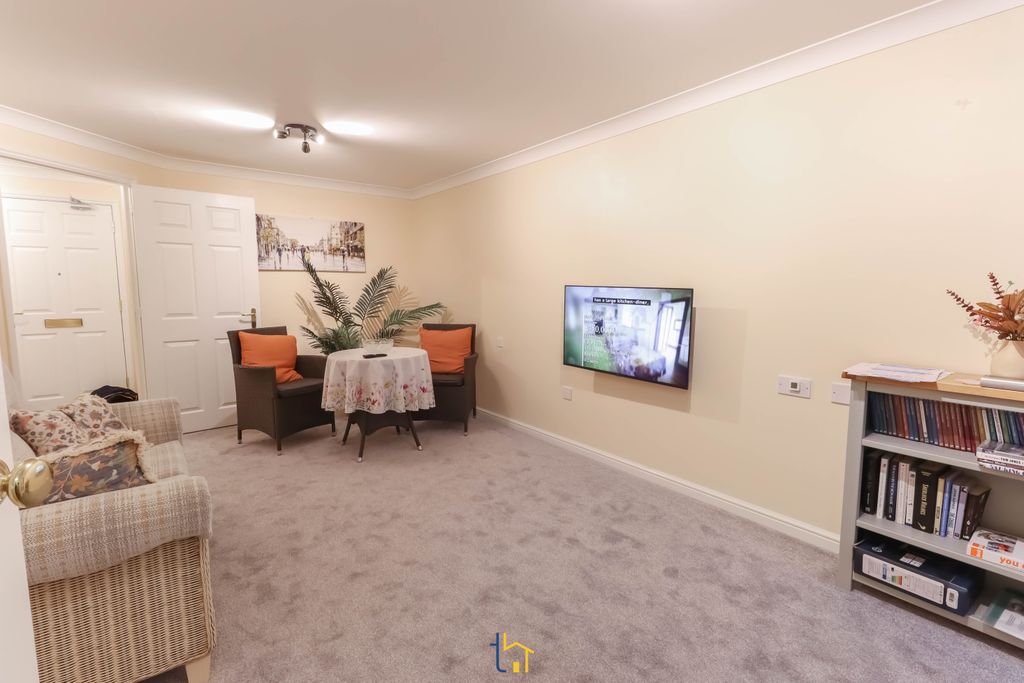 Property photo 2 of 14