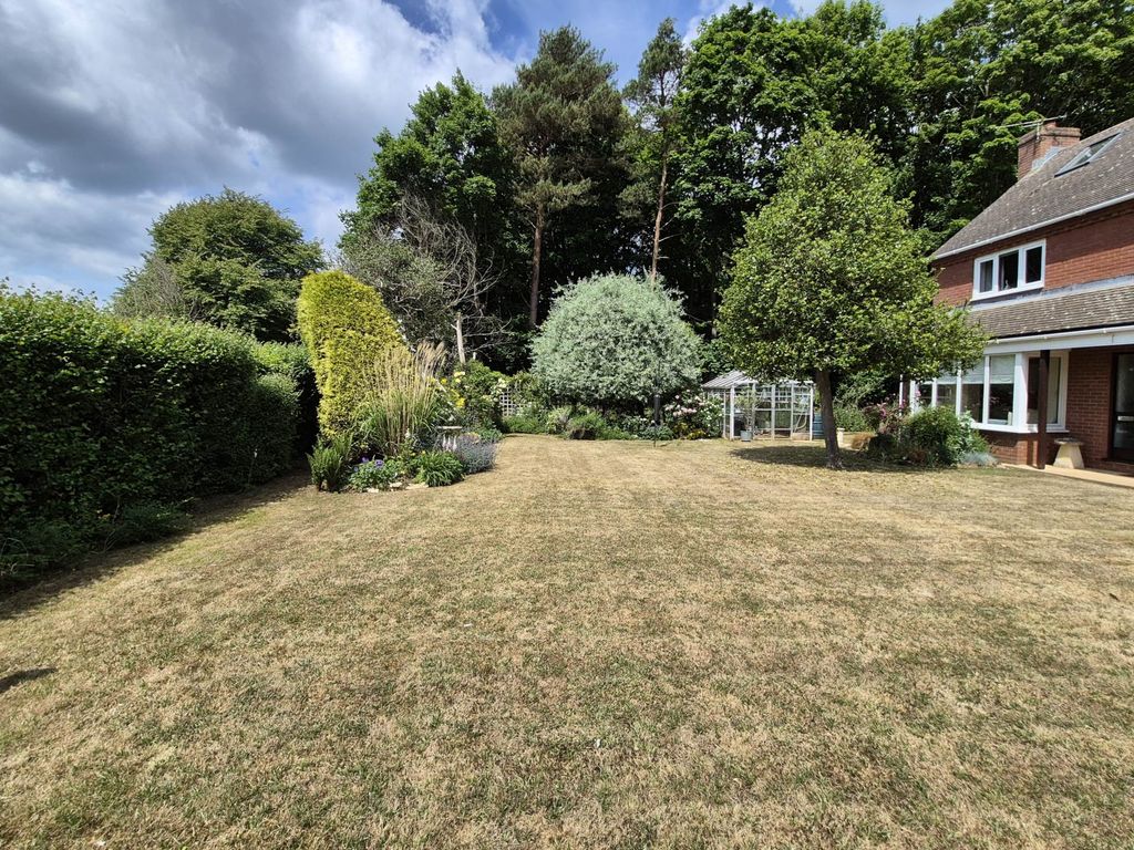 Property photo 2 of 34