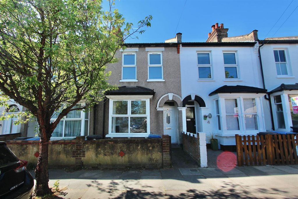 Property photo 1 of 19 Cross Road, En1