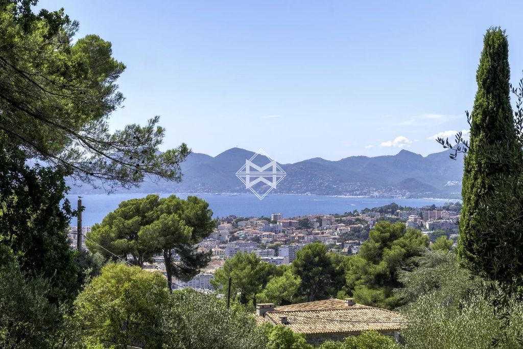 Property photo 1 of 5 Unique – Superb Villa With Sea View.