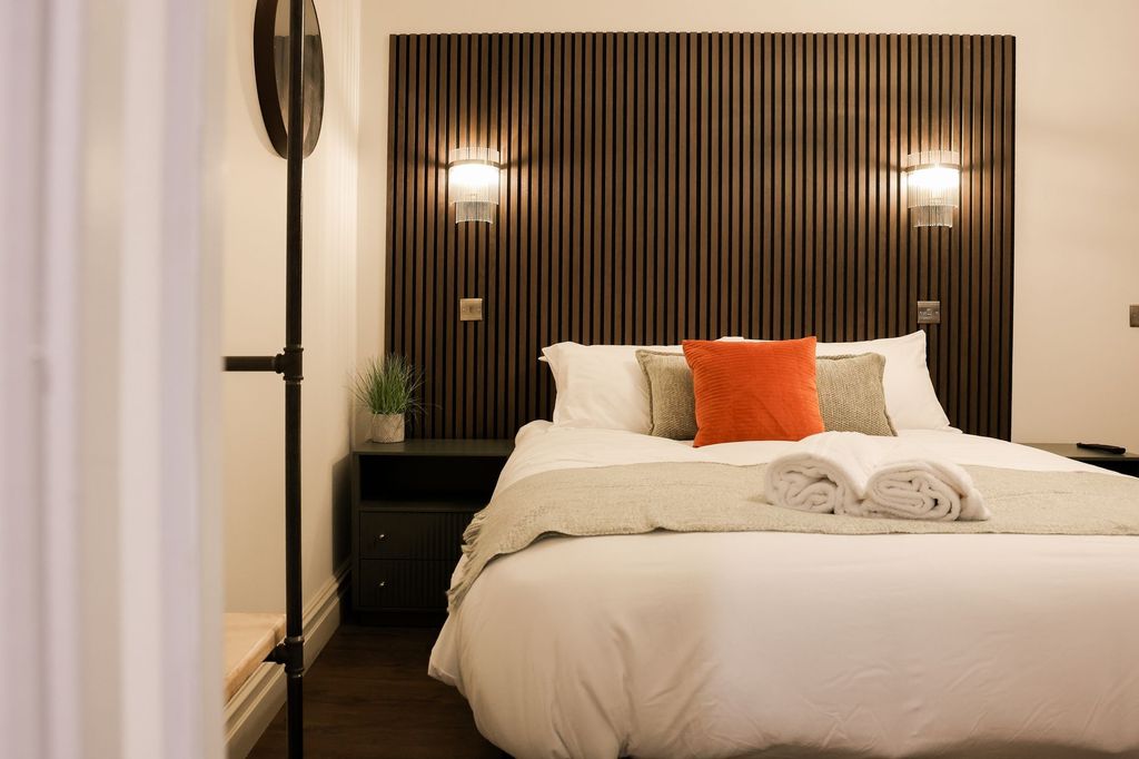 Property photo 2 of 10 Stylish Bed With Modern Wood Panel Headboard...