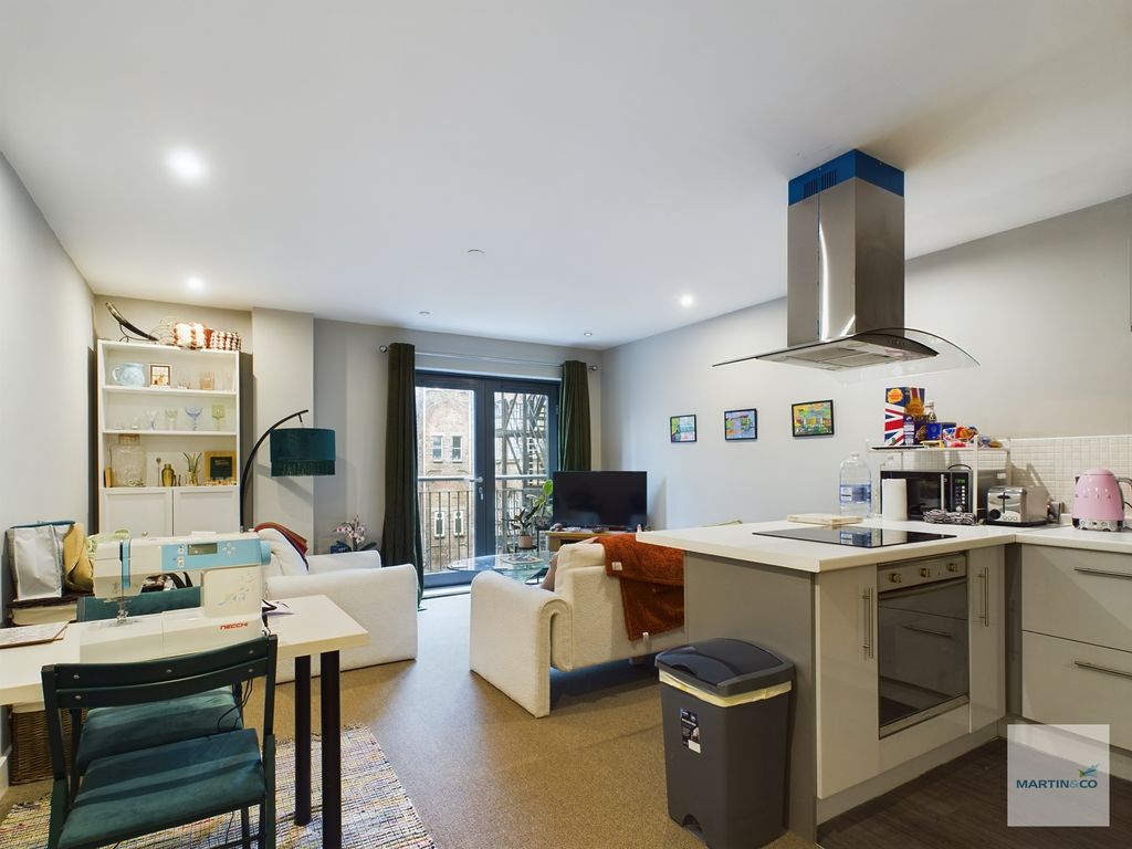 Property photo 1 of 10 Cam03394G0-Pr0060-Still001