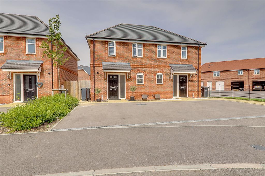 Property photo 1 of 16 Img_5760-Img_5762.Jpg