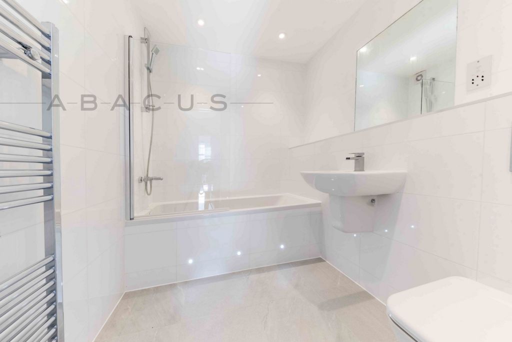 Property photo 1 of 6 Bathroom