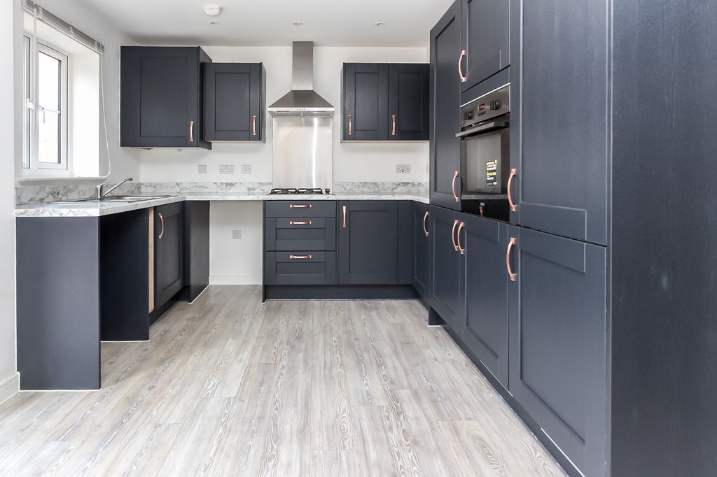 Property photo 3 of 11 Kitchen Area