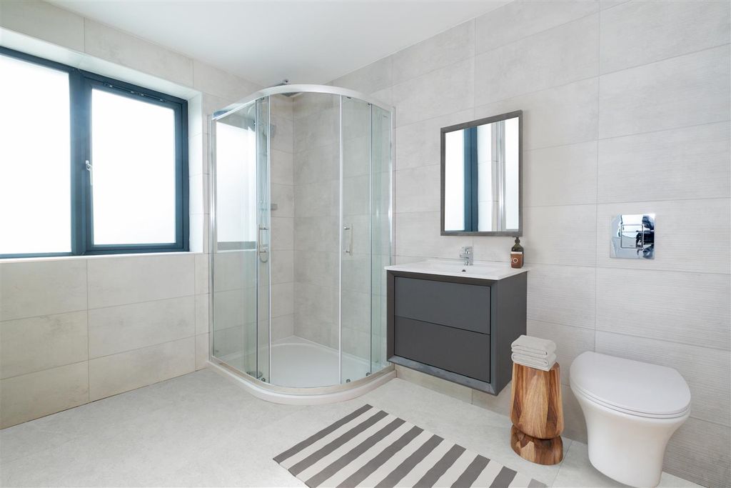 Property photo 2 of 5 Bath.Jpg