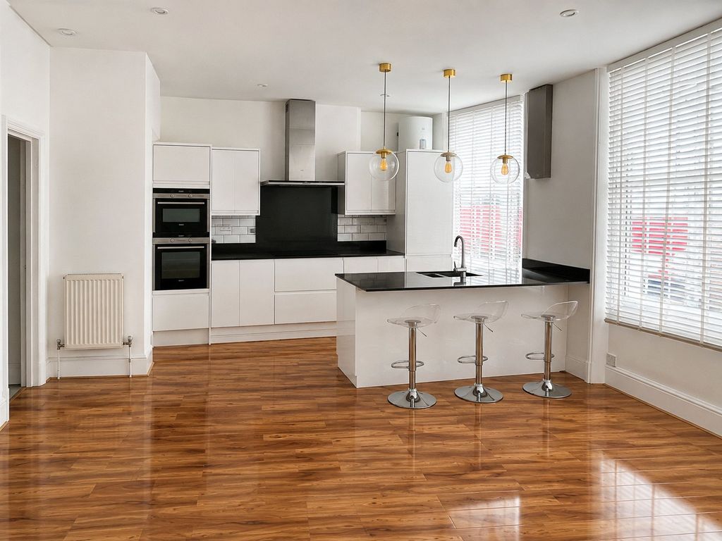 Property photo 2 of 7 Reception/Kitchen