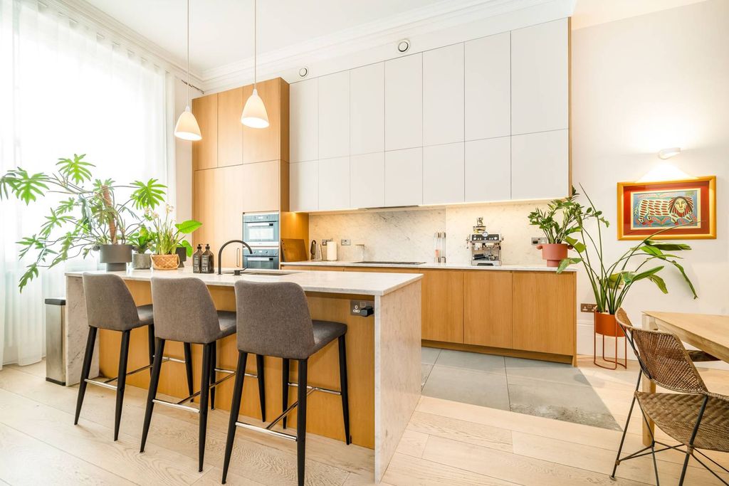 Property photo 1 of 27