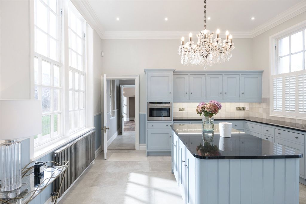 Property photo 2 of 29 Kitchen