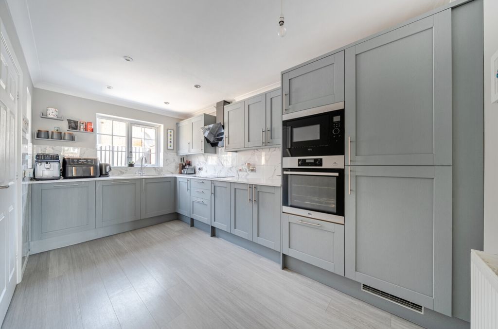 Property photo 3 of 26 1483652-4-6A464514c36c4
