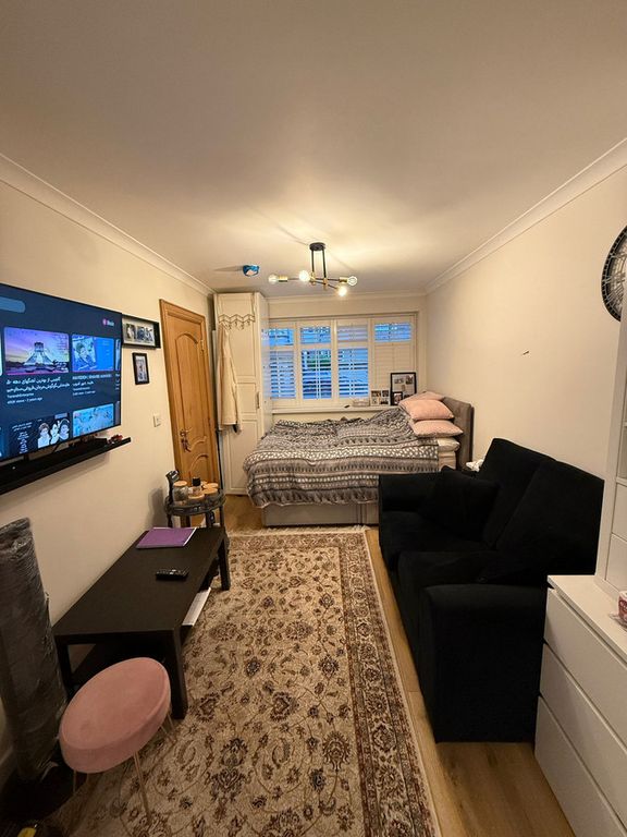 Property photo 1 of 2