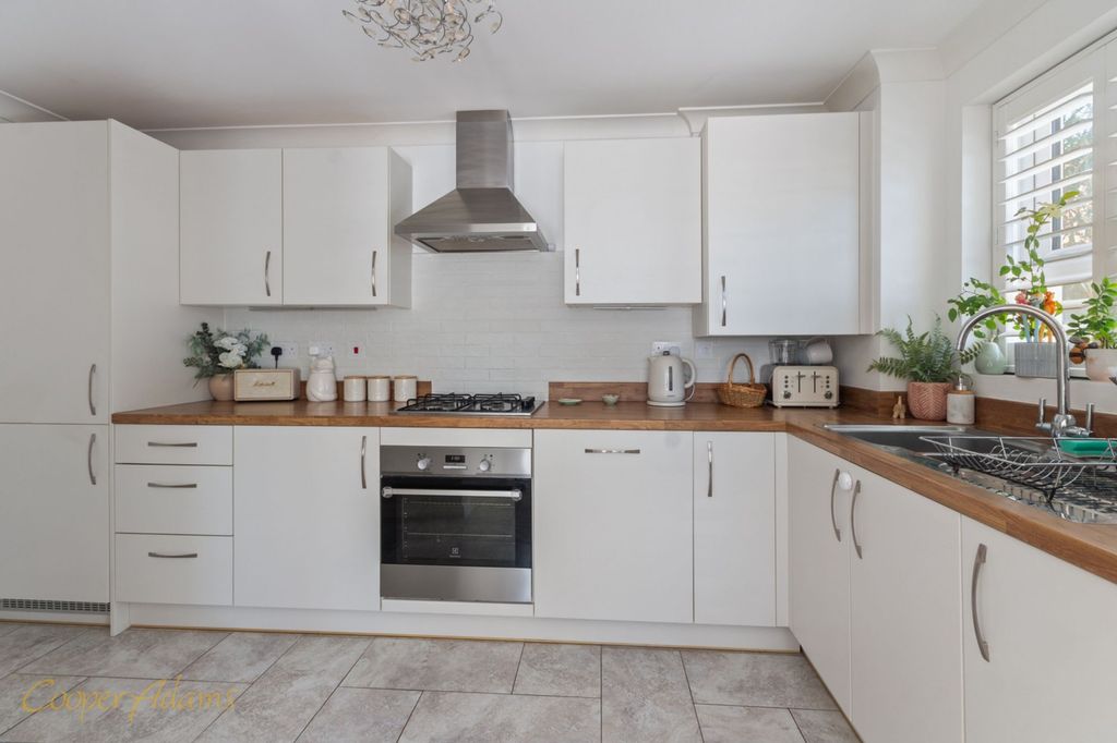 Property photo 3 of 13 Kitchen