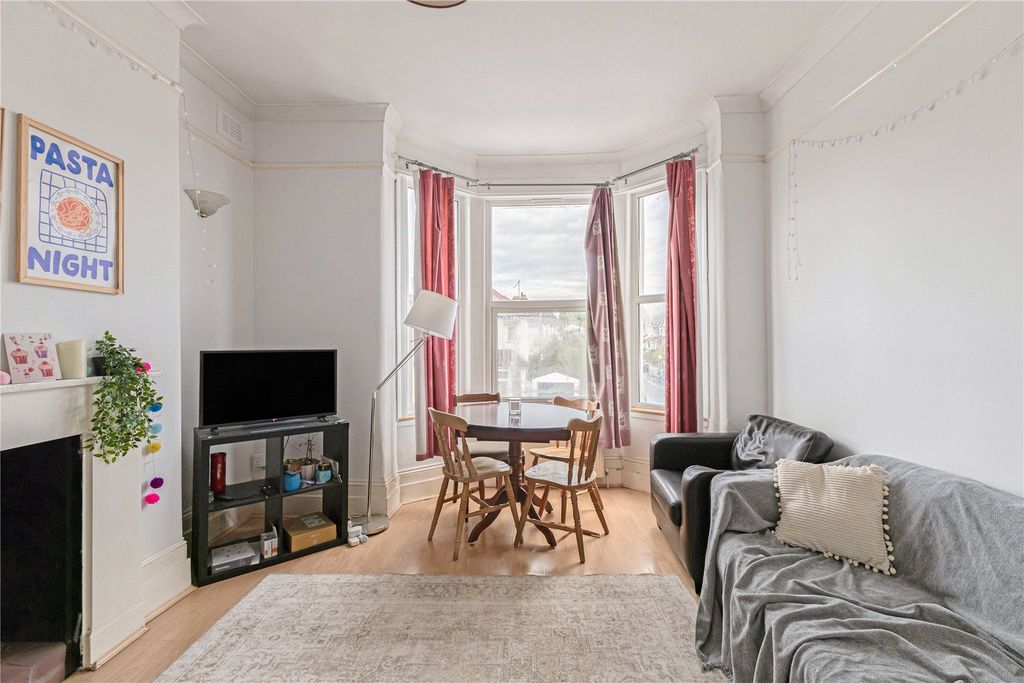 Property photo 2 of 10 Picture No. 04