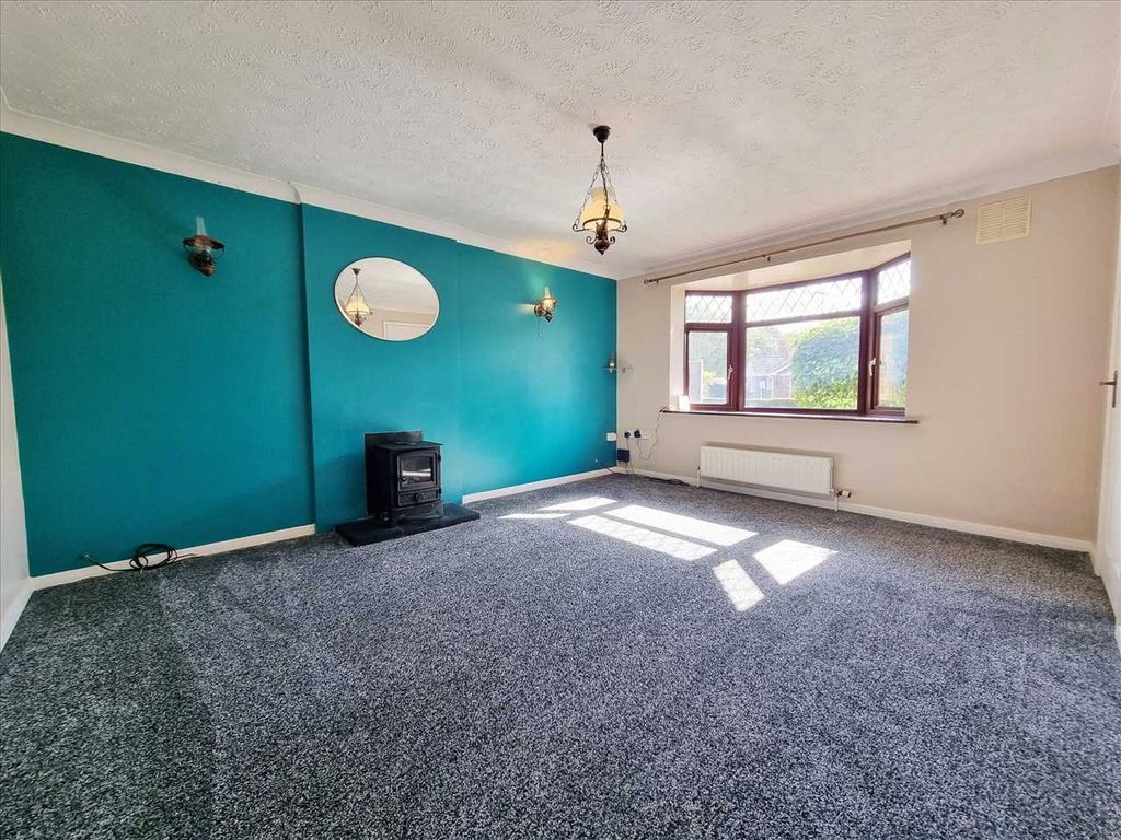 Property photo 2 of 10 Lounge: