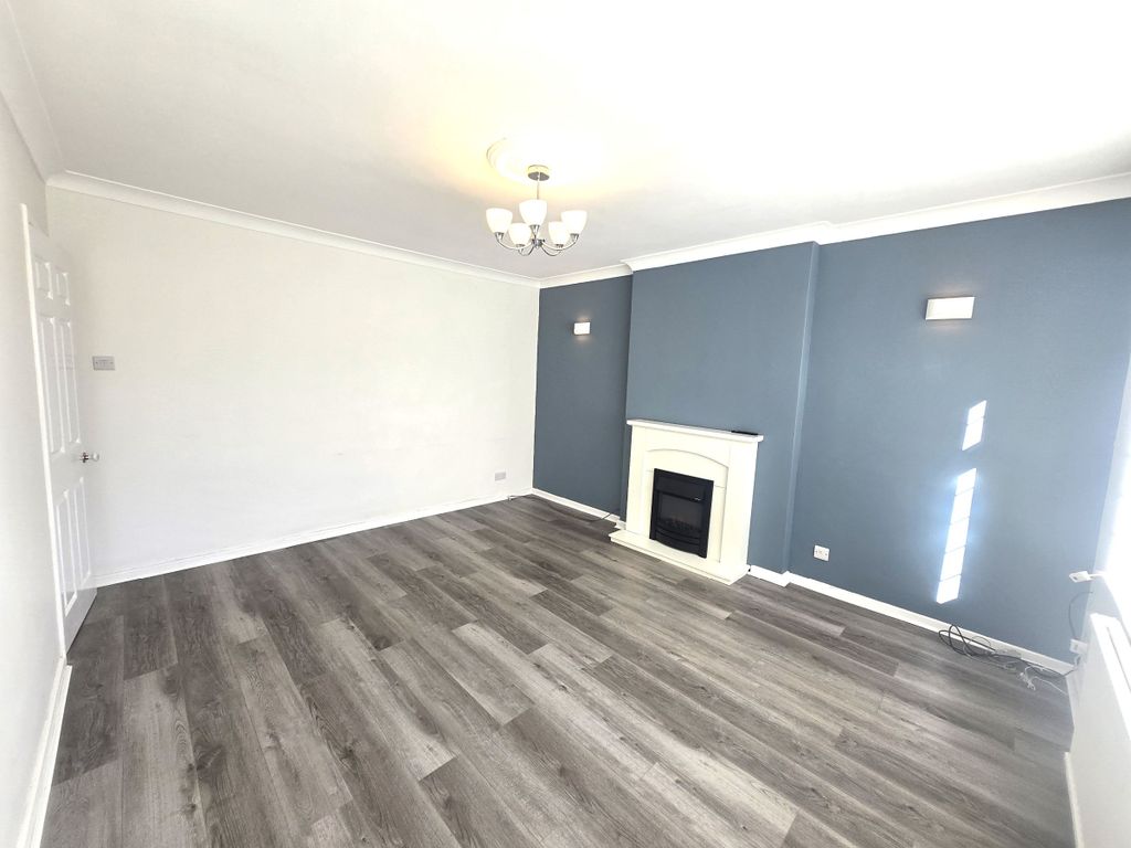 Property photo 3 of 28