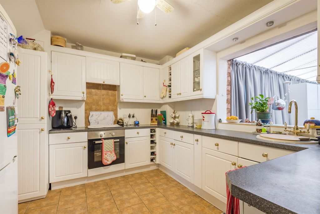 Property photo 2 of 24