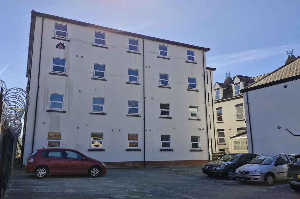 Property photo 3 of 28