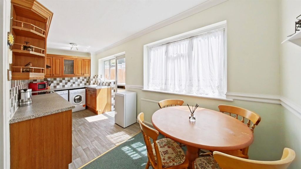 Property photo 3 of 16 Kitchen (2).Jpg