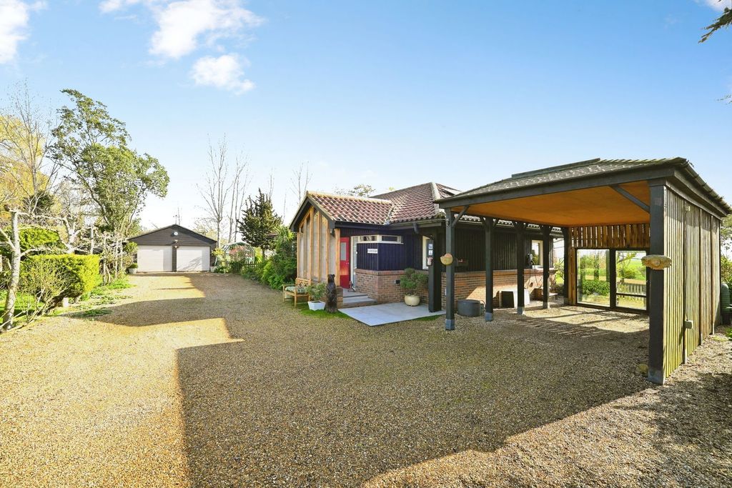 Property photo 2 of 32