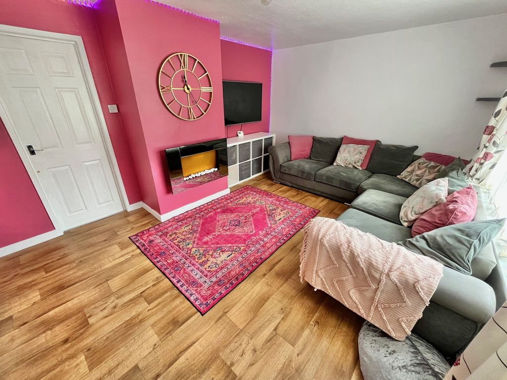 Property photo 2 of 11