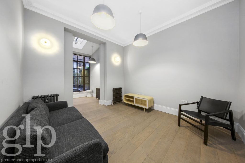 Property photo 3 of 17 978476