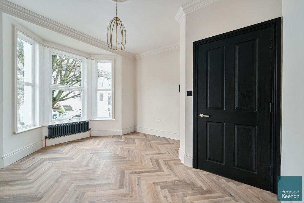 Property photo 3 of 10 Flt2, 80 Westbourne St. Bn3 (6).Jpg