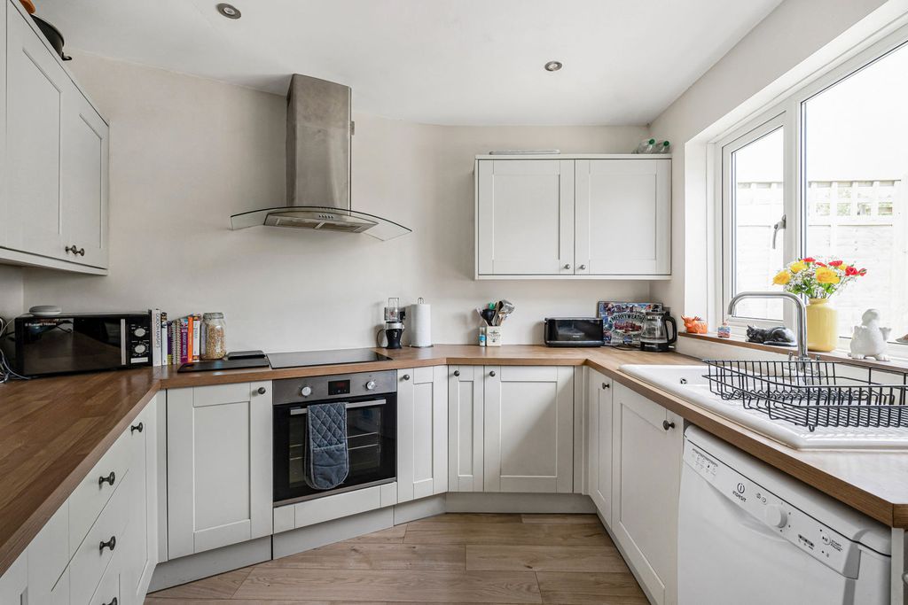 Property photo 3 of 12 Kitchen