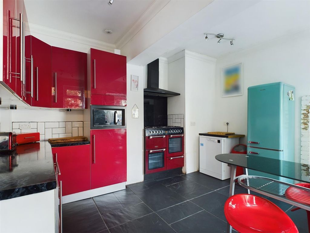 Property photo 2 of 21 Cam02295G0-Pr0159-Still005.Jpg