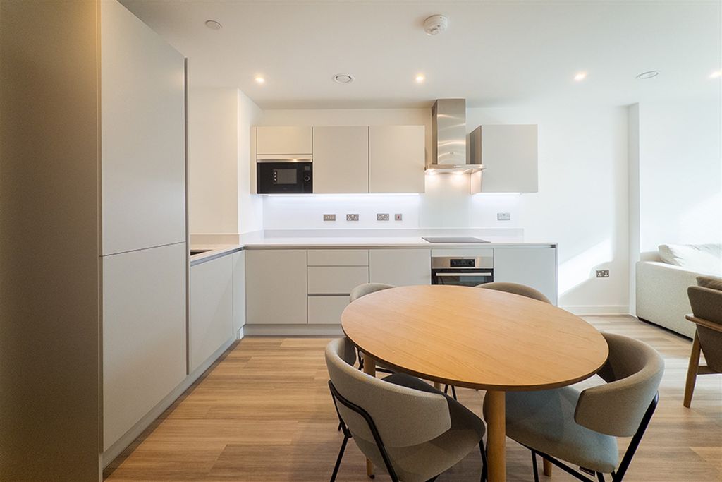 Property photo 3 of 14 (Main)