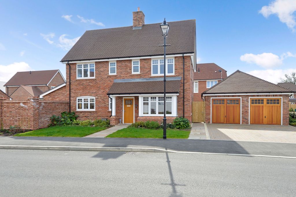 Property photo 1 of 16 Photo 5