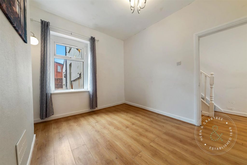 Property photo 2 of 28 Amhurst-Street-14.Jpg