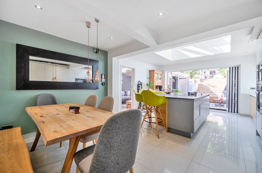 Property photo 2 of 22 1465195-21-6A1739...