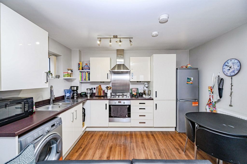 Property photo 3 of 11