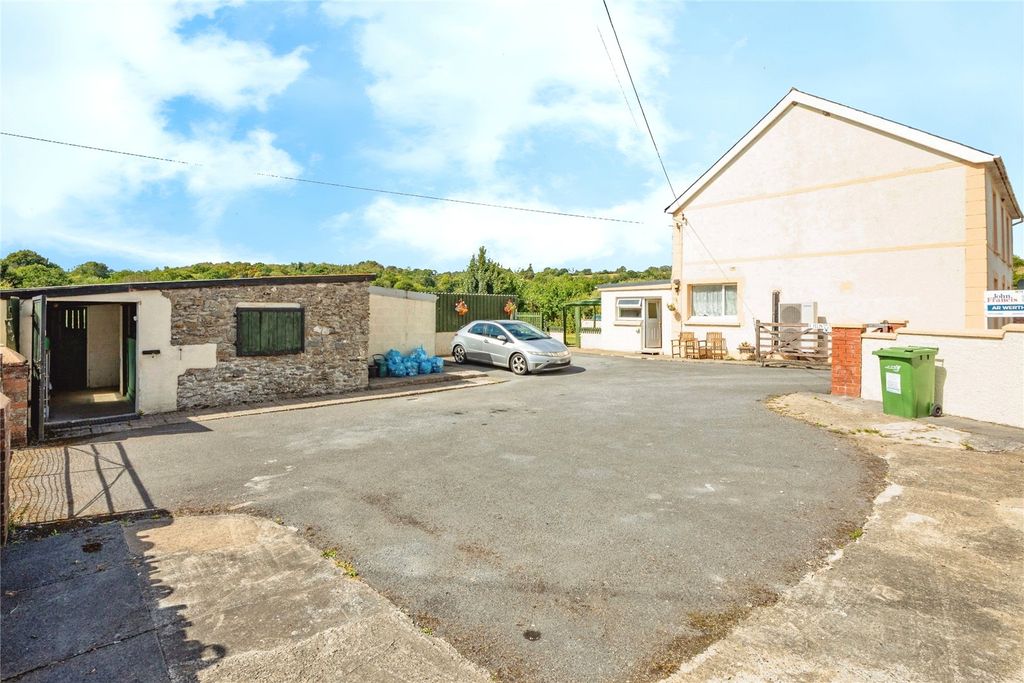 Property photo 2 of 25 Picture No. 20