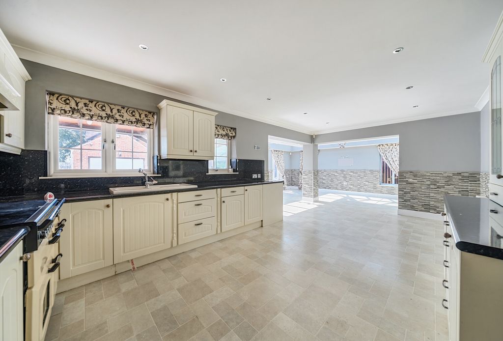 Property photo 3 of 16 1344777-18-68A88A...