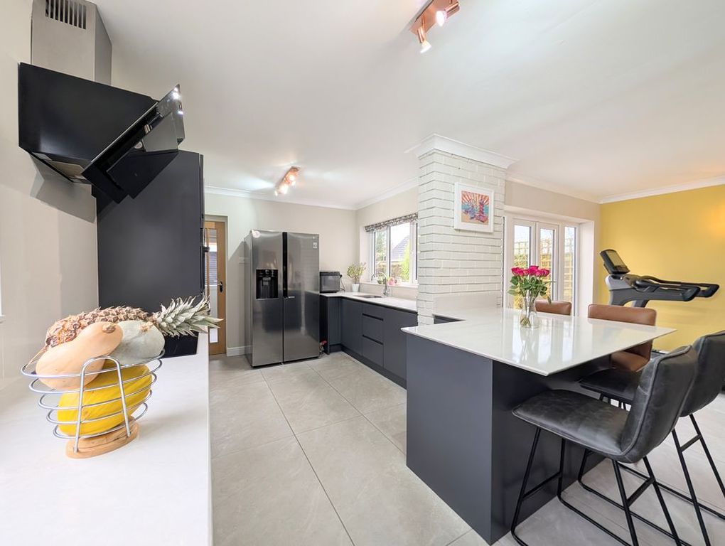 Property photo 2 of 27 Kitchen